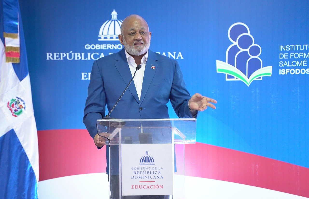 ministro-fulcar-promueve-fomento-de-la-lectura-de-forma-masiva