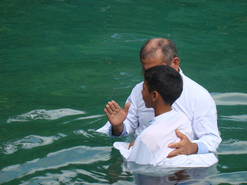 autoridades-de-ginebra-prohiben-bautizos-cristianos-en-aguas-del-lago-leman