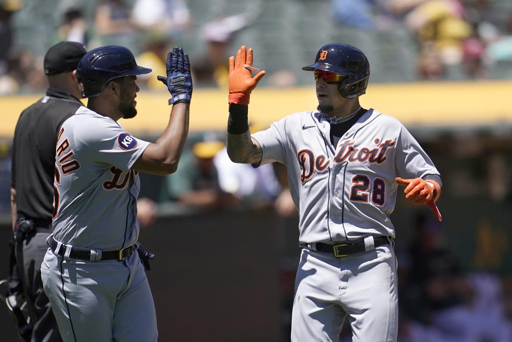 candelario-la-saco-y-detroit-le-gano-el-primero-a-oakland