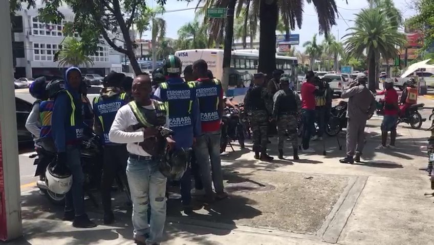 motoconchistas-se-disputan-por-parada-de-pasajeros
