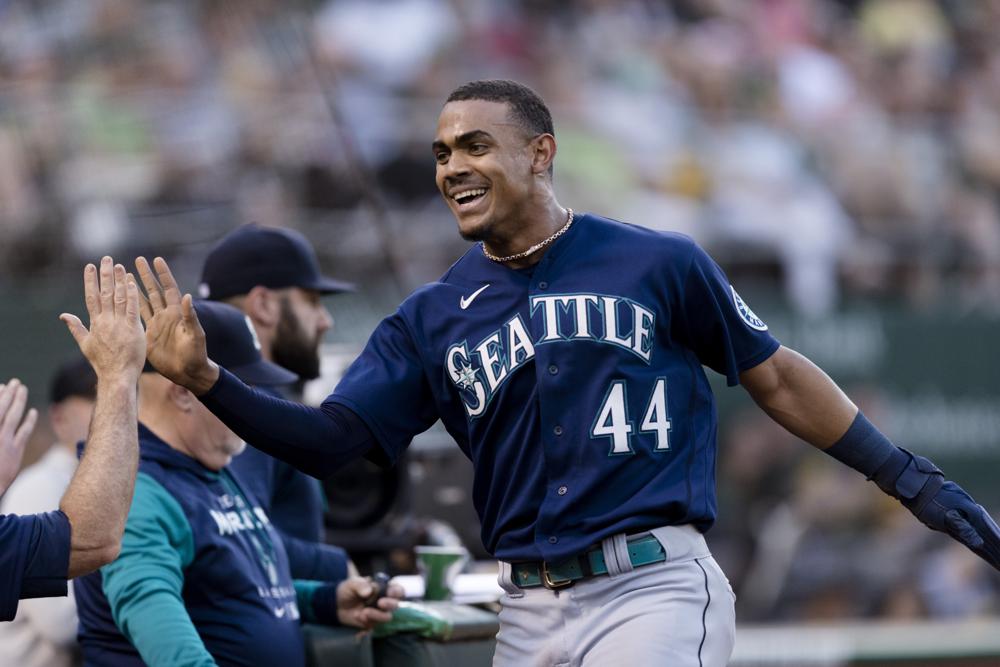 julio-rodriguez-sacado-del-line-up-de-seattle-por-dolor-en-la-muneca-izquierda.