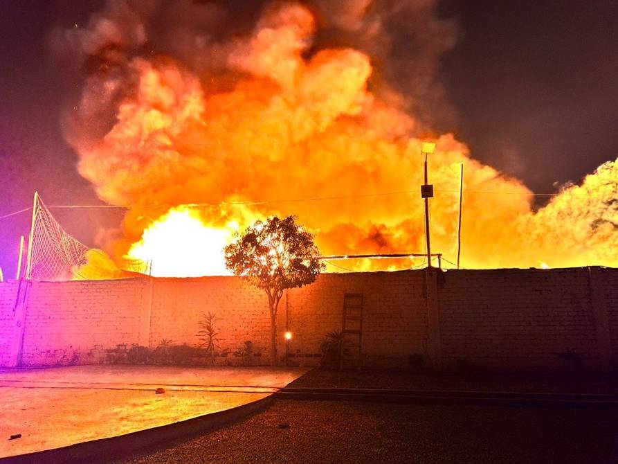 peru:-cinco-muertos-tras-explosion-de-taller-pirotecnico