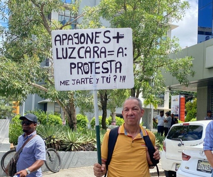 presencia-policial-en-los-alrededores-de-edeeste-tras-llamado-a-protesta