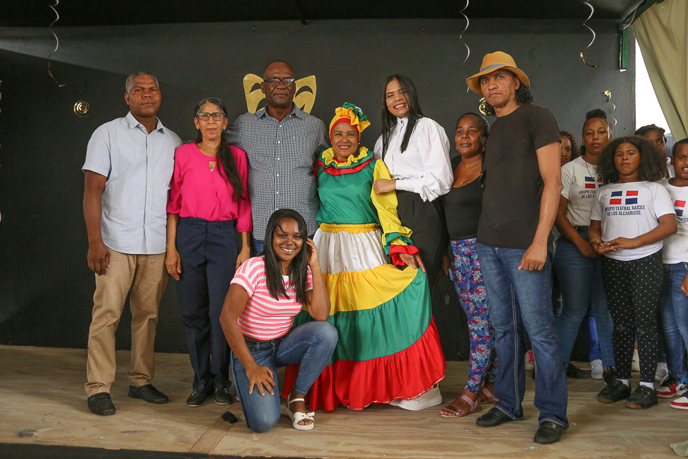 alcaldia-de-los-alcarrizos-realizo-una-exposicion-de-fotografias,-arte,-obras-teatrales,-cultura-y-bailes-folkloricos 