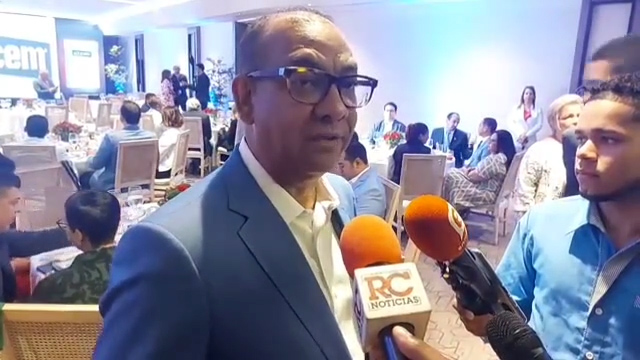 “construir-calles-en-cemento-es-un-paso-que-debemos-dar”,-dice-ministro-de-mopc