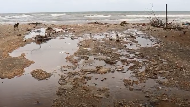 ciudadanos-se-quejan-por-mal-estado-de-playa-najayo