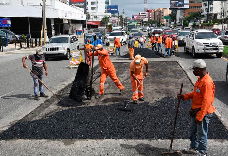 obras-publica-informa-ha-reparado-38-calles