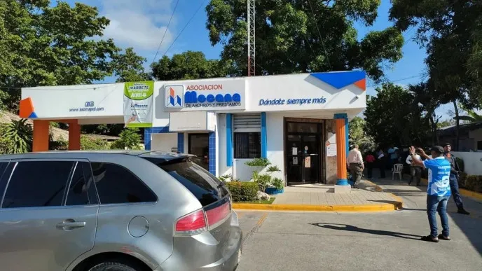 desconocidos-penetran-y-asaltan-asociacion-mocana-de-licey-al-medio