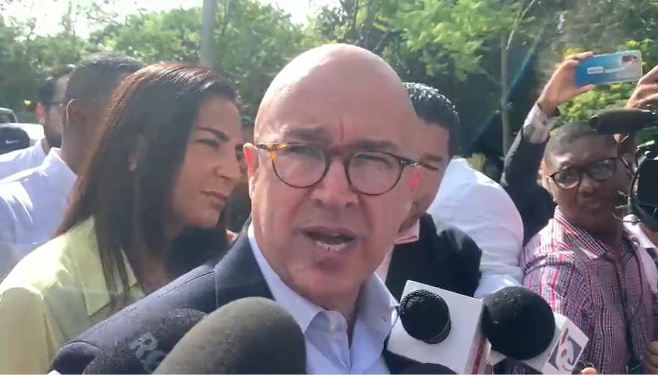 dominguez-brito-esperara-resultados-en-casa-nacional-del-pld-junto-a-los-demas-candidatos