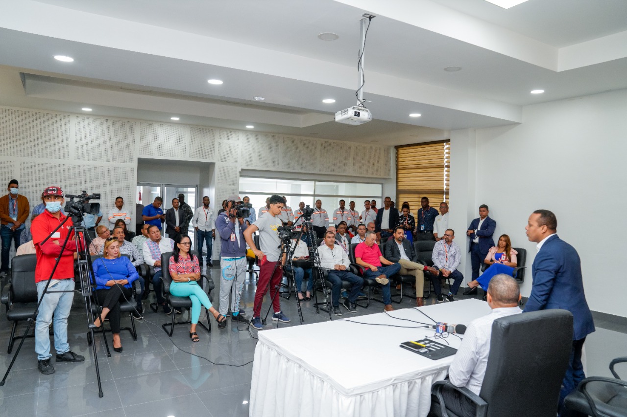 milton-morrison-se-reune-con-banilejos-para-tratar-facturacion-y-avances-del-proyecto-de-rehabilitacion-de-redes