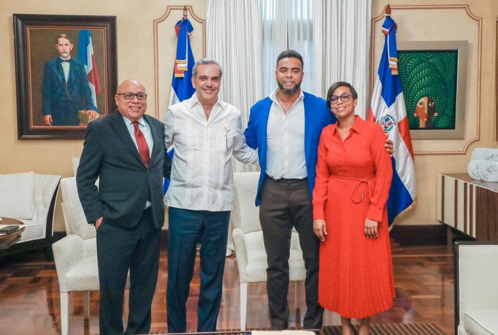 nelson-cruz-habla-con-abinader-sobre-el-clasico-de-beisbol