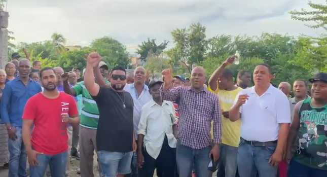 moradores-en-barrio-las-flores-demandan-reconstruccion-de-muro