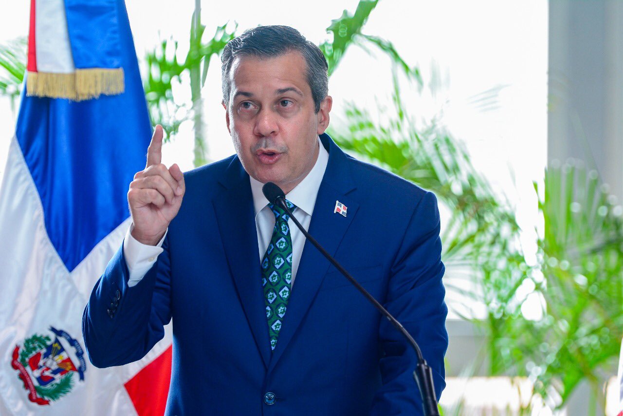 senadores-aprueban-designar-con-el-nombre-de-orlando-jorge-mera-el-edificio-de-medio-ambiente
