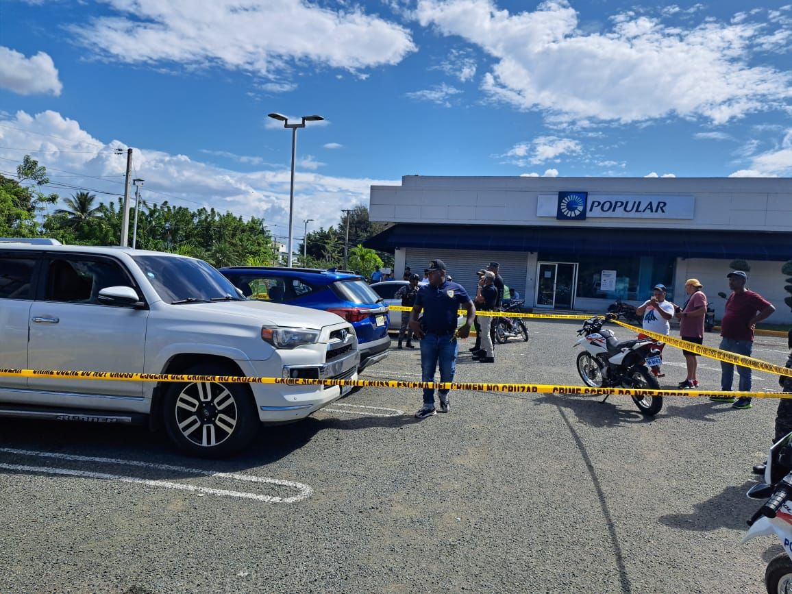 asaltantes-matan-hombre-en-parqueo-de-un-banco-en-la-vega