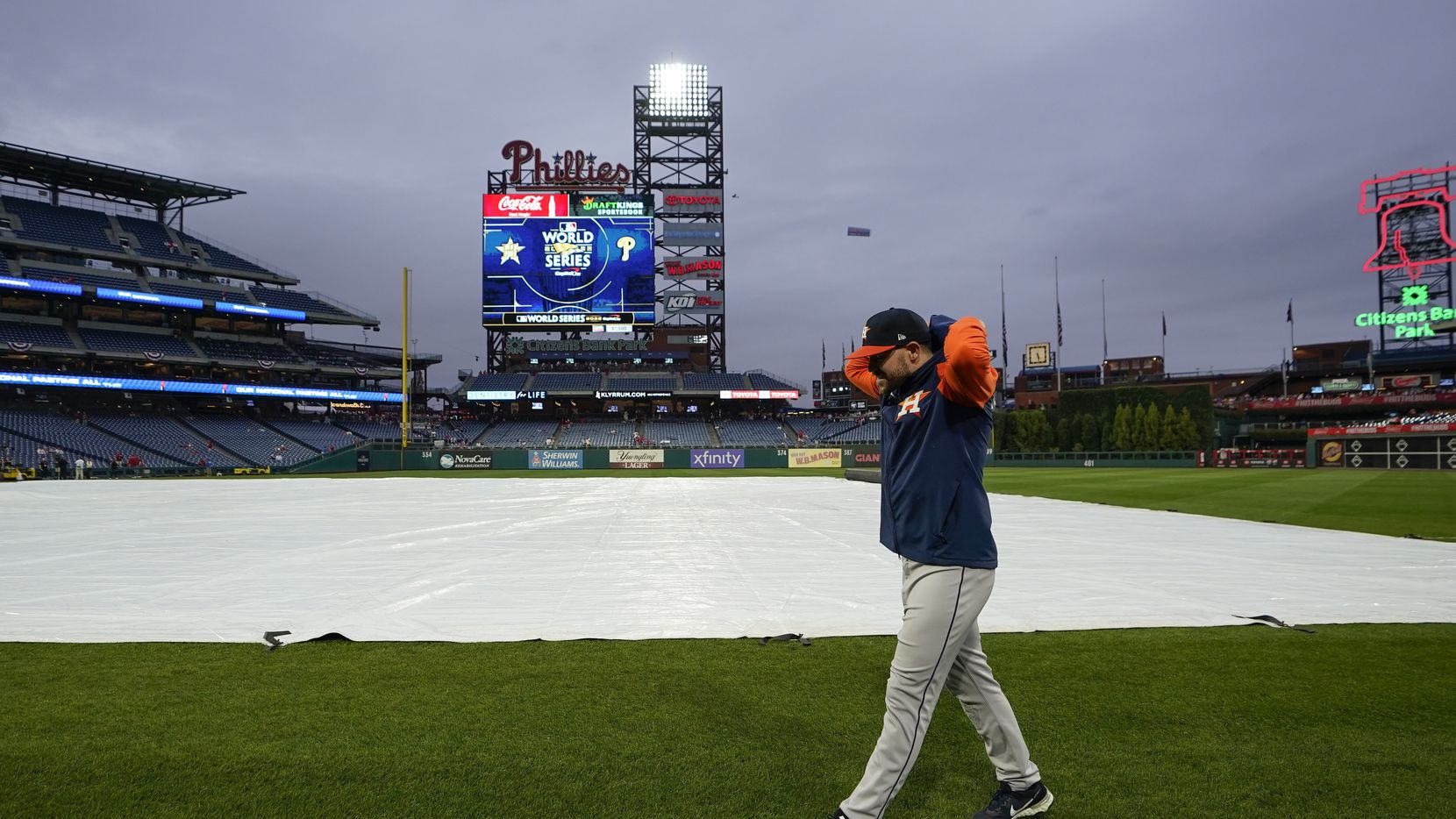 posponen-por-lluvia-el-tercer-juego-de-la-serie-mundial
