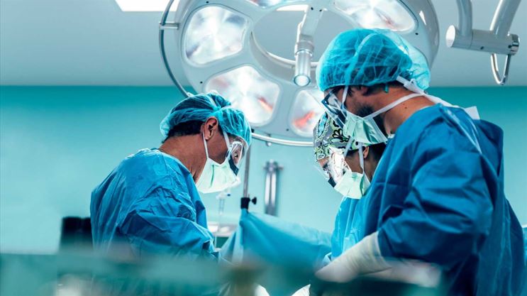 una-joven-fue-operada-en-italia-para-extirparle-un-tumor-de-70-kilos
