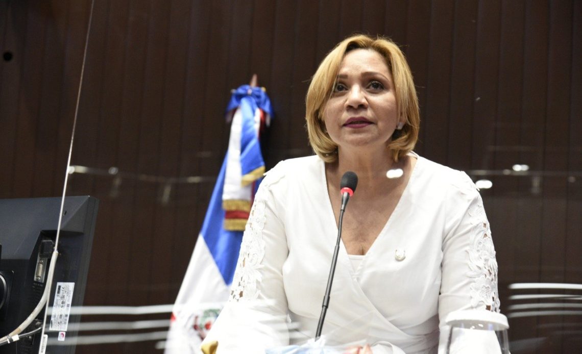 diputada-del-prm:-«no-se-puede-inventar-con-volver-permanente-ley-tasa-cero»