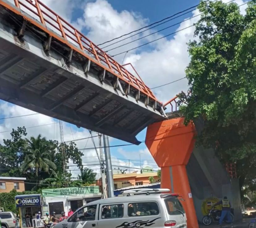 denuncian-puente-peatonal-esta-a-punto-de-colapsar-en-quita-sueno