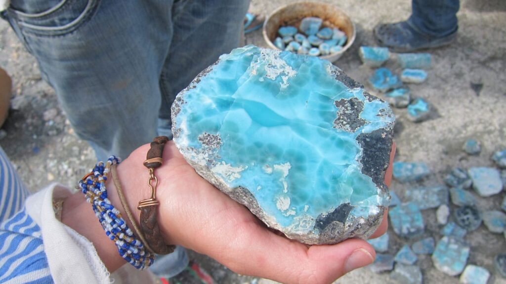 22-de-noviembre:-dia-nacional-del-larimar