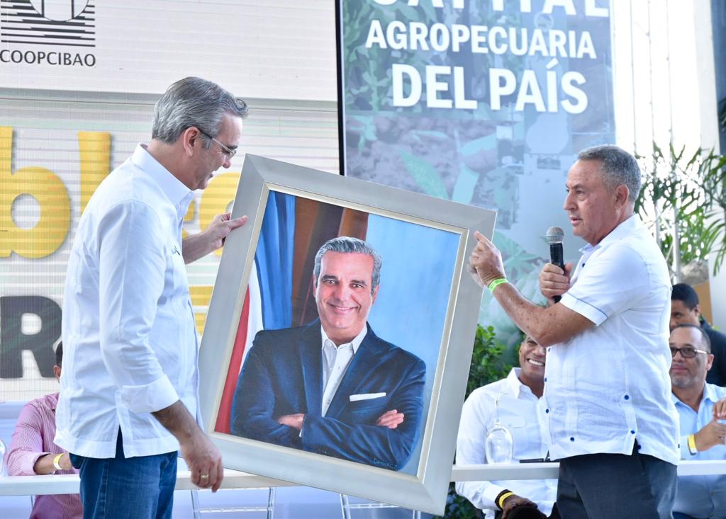 coopcibao-reconoce-al-presidente-luis-abinader-en-asamblea-general-ordinaria