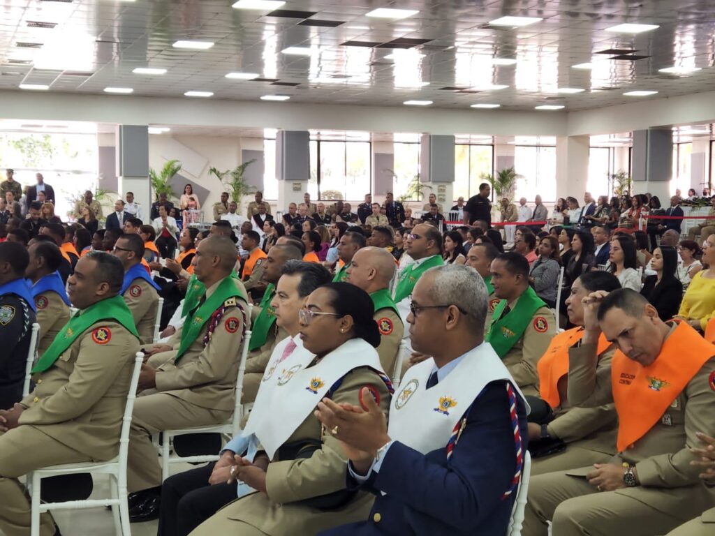 ministerio-de-defensa-gradua-mas-de-5-mil-profesionales-en-diferentes-areas