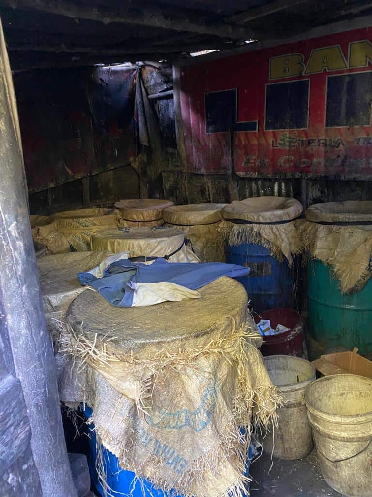 autoridades-desmantelan-fabrica-de-bebidas-alcoholicas-clandestina