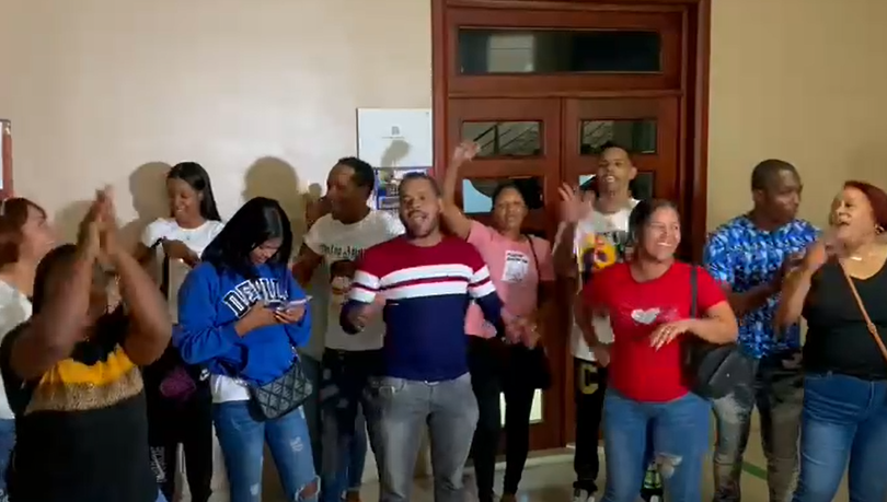 entre-gritos-de-¡libertad!-continua-medida-de-coercion-de-mantequilla