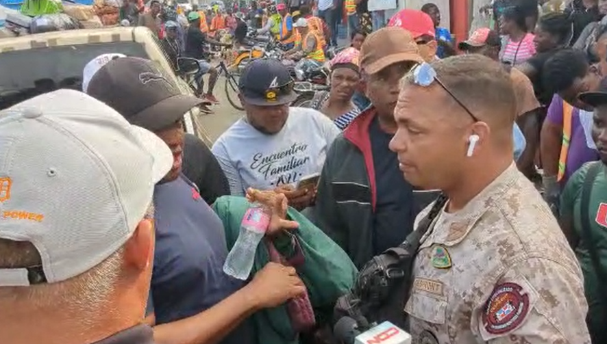 vendedores-de-rd-cierran-paso-fronterizo-tras-supuestos-abusos-del-cesfront
