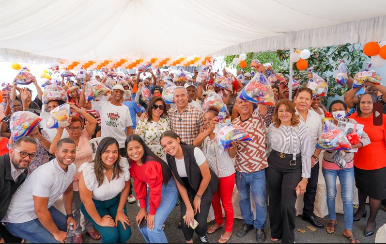 fundacion-oviedo-realiza-festividad-navidena-con-la-colaboracion-del-plan-social-de-la-presidencia
