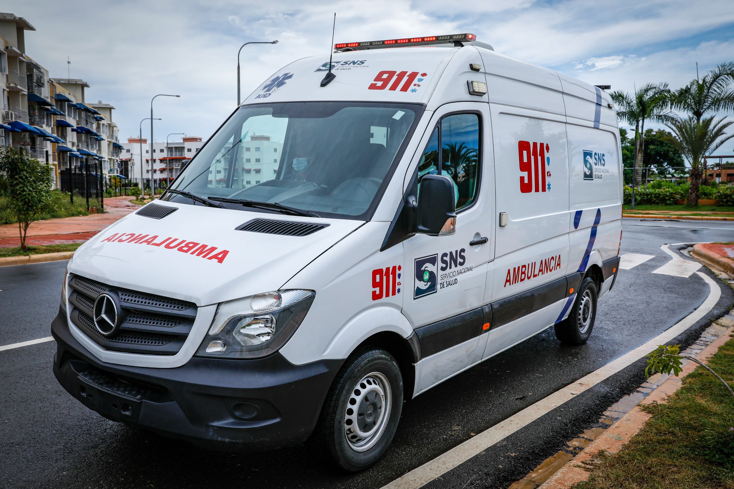 9-1-1-informa-que-coordina-rescate-de-naufragos-en-playa-guayacanes