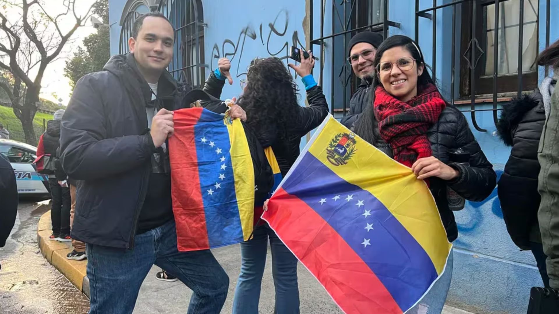video:-venezolanos-esperanzados-acuden-desde-tempranas-horas-a-urnas-de-votacion
