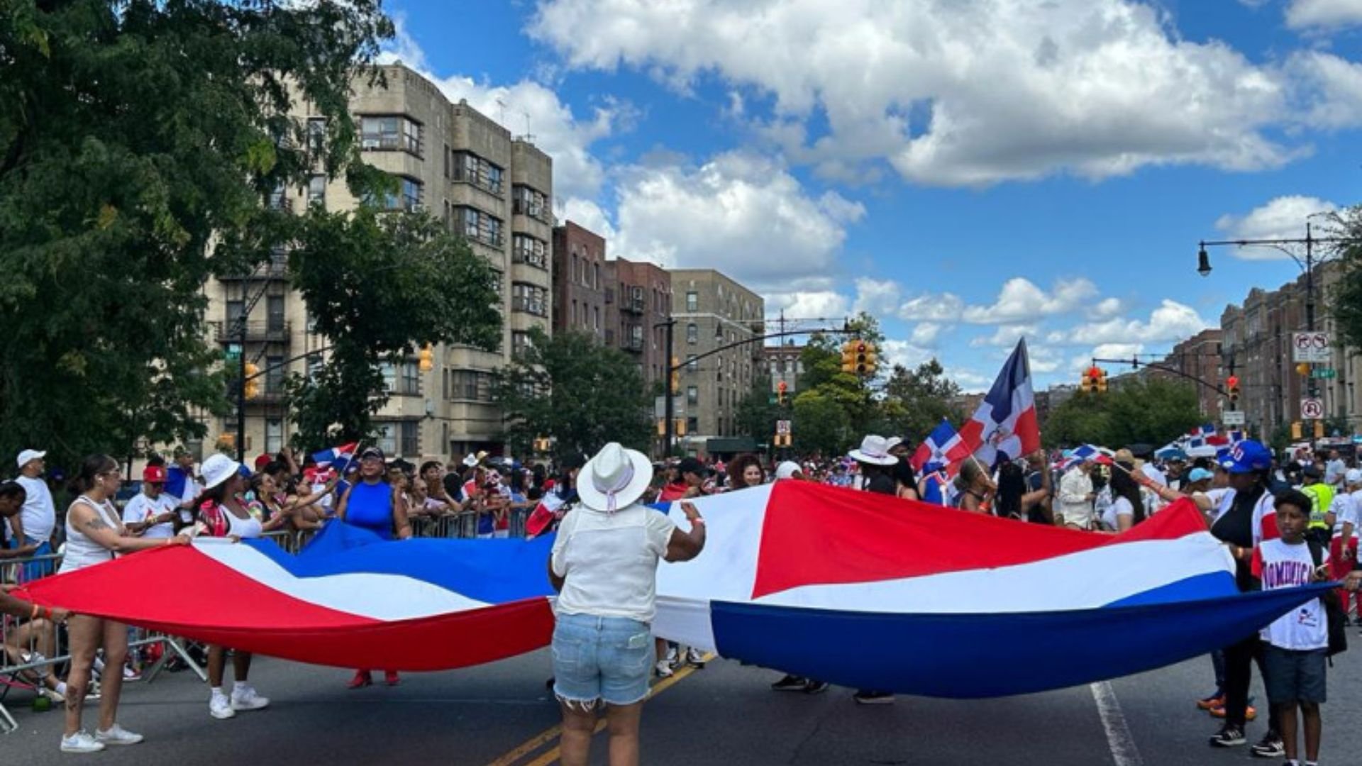 hoy-se-celebra-la-edicion-numero-35-de-la-gran-parada-dominicana-del-bronx