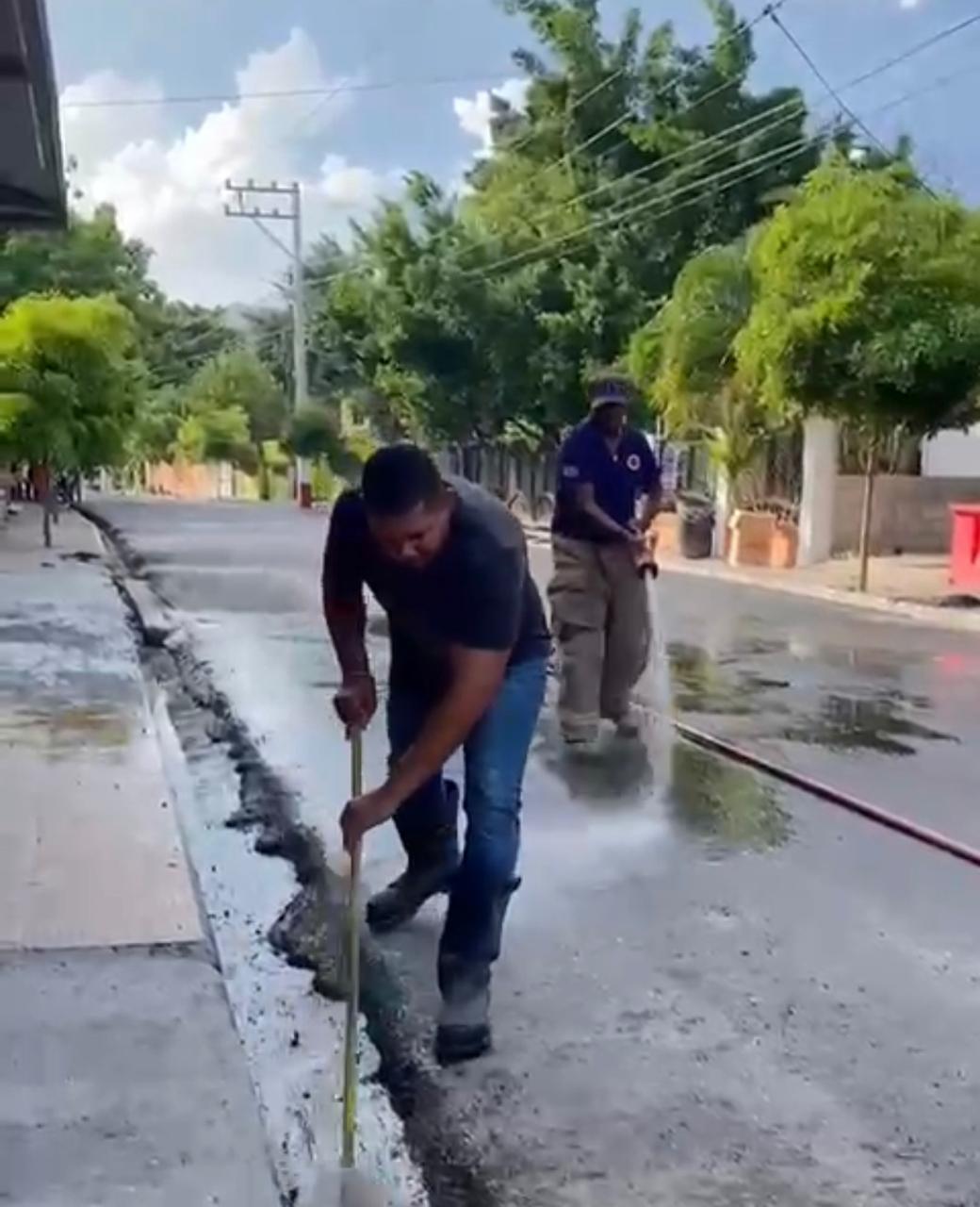 junta-distrital-y-mopc-asfaltan-tramo-de-la-via-principal-de-las-clavellinas