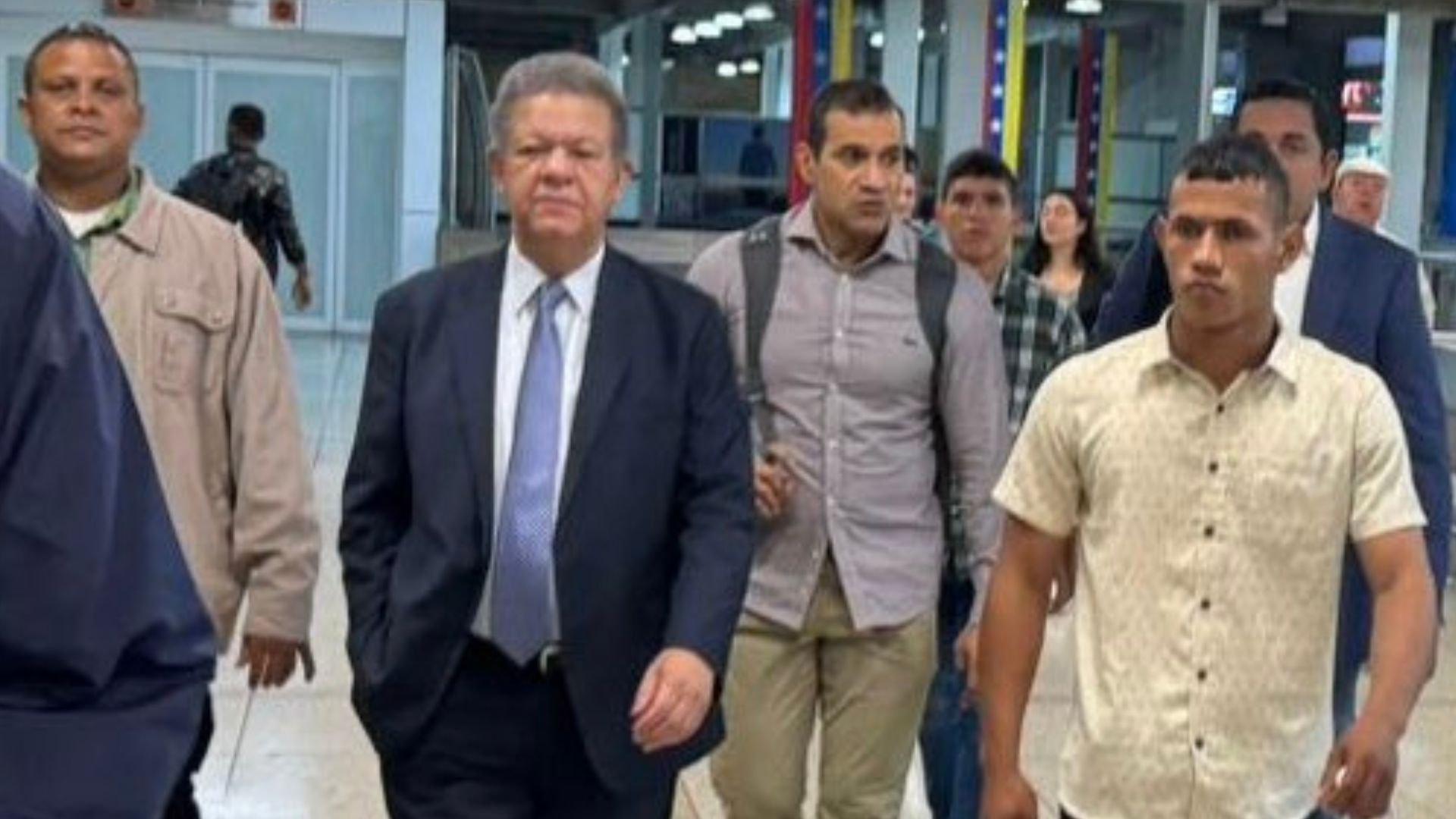 leonel-fernandez-abordara-avion-privado-que-lo-traera-a-rd