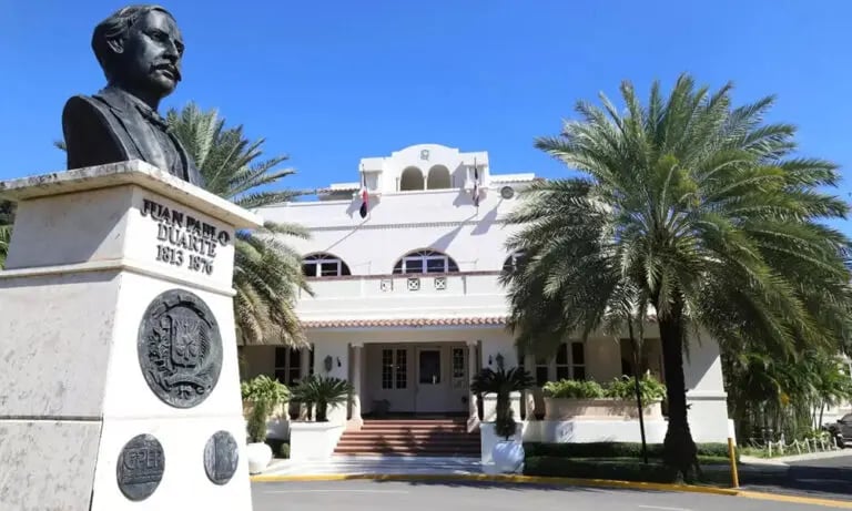 mirex-informa-devolvera-pasaportes-depositados-en-embajada-de-venezuela