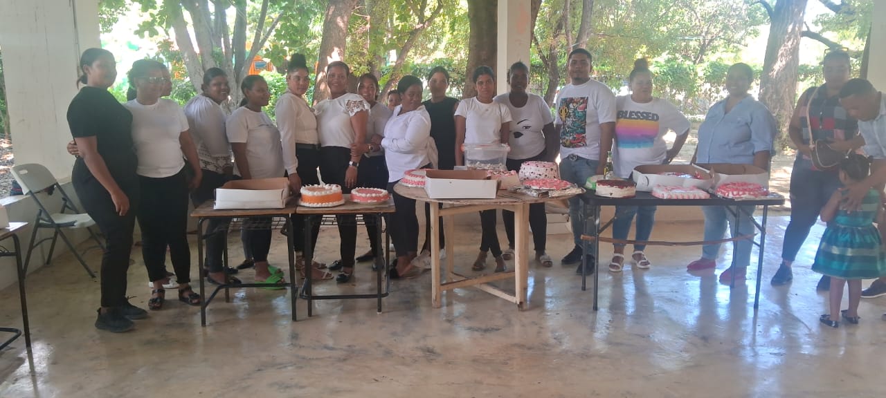 desarrollo-fronterizo-e-infotep-imparten-taller-de-reposteria-en-el-municipio-de-los-rios