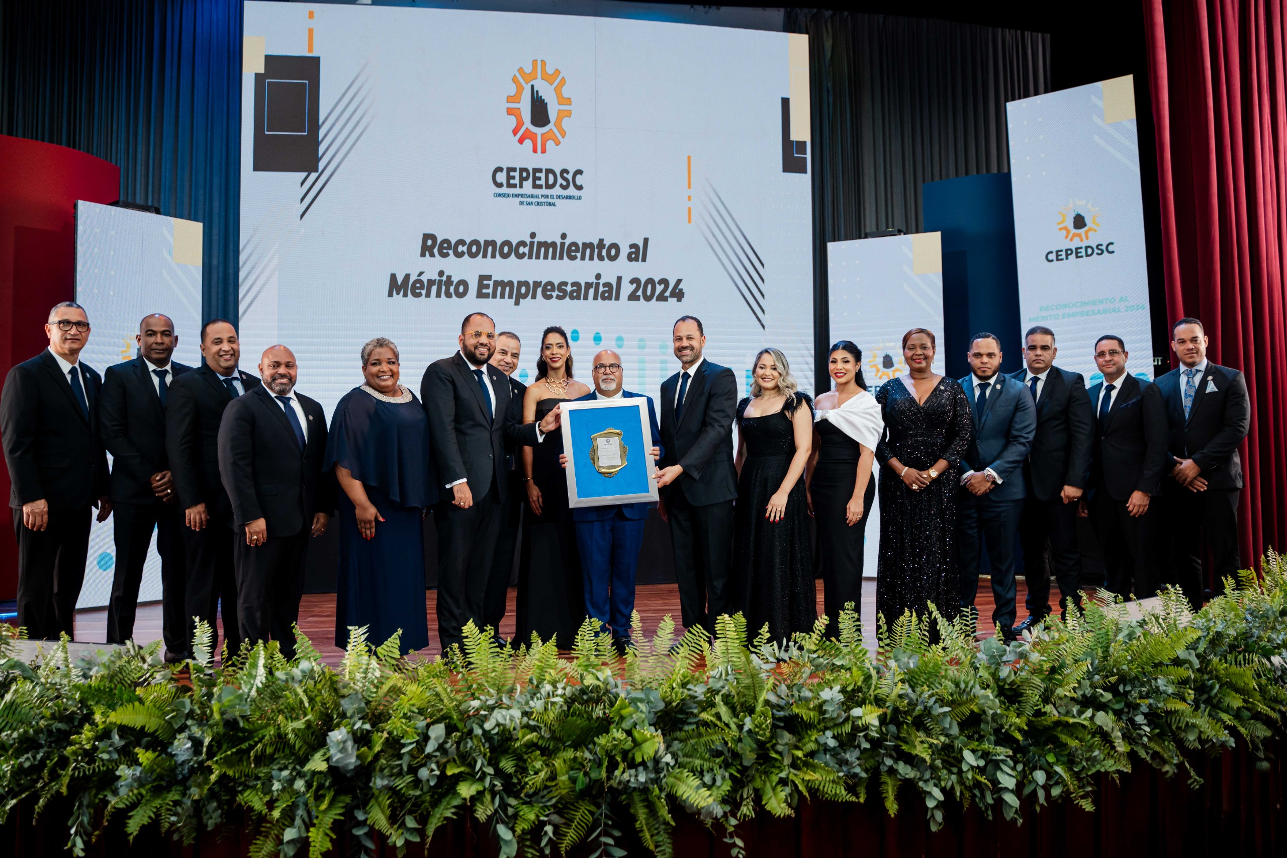 consejo-empresarial-de-san-cristobal-realiza-tercera-version-reconocimiento-al-merito-empresarial