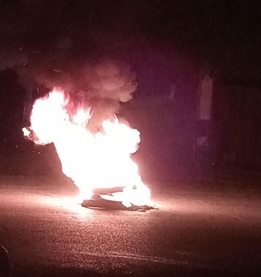 apagones-nocturnos-provocan-irritacion-e-incendian-neumaticos-en-las-calles