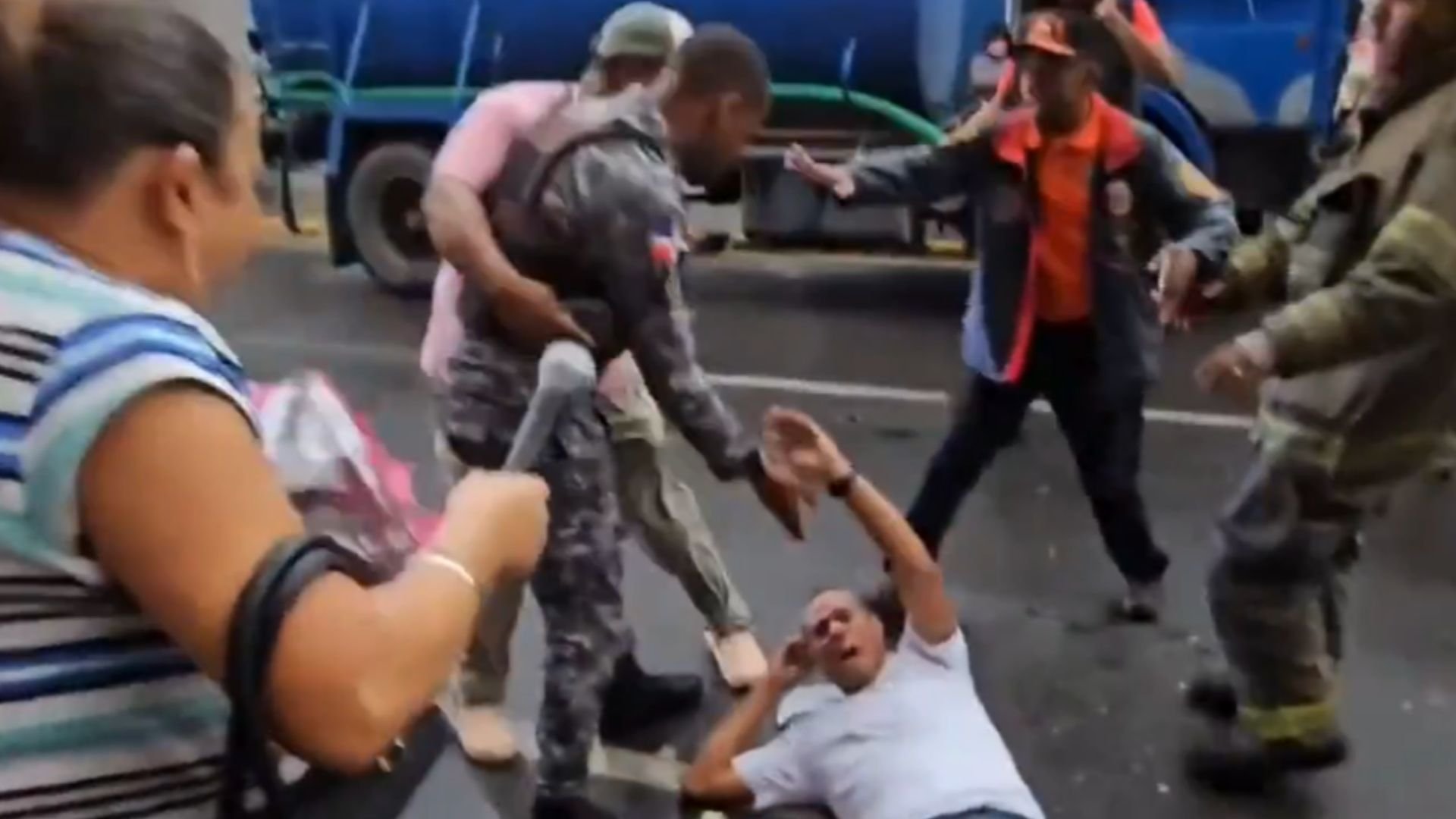 video:-pn-condena-agresion-de-cabo-a-reportero-grafico-en-santiago