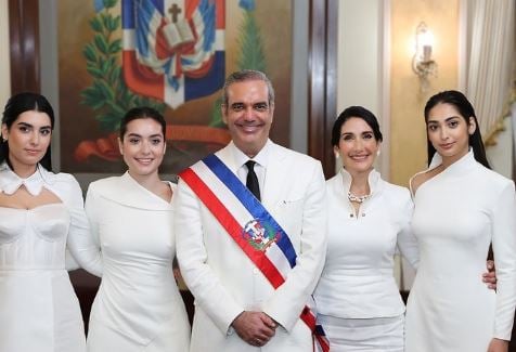 “mi-apoyo-incondicional”,-abinader-dedica-emotivo-mensaje-a-su-familia