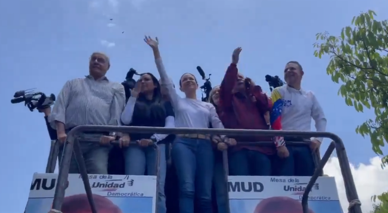 llegada-de-machado-a-la-gran-concentracion-que-convoco-este-sabado-en-venezuela