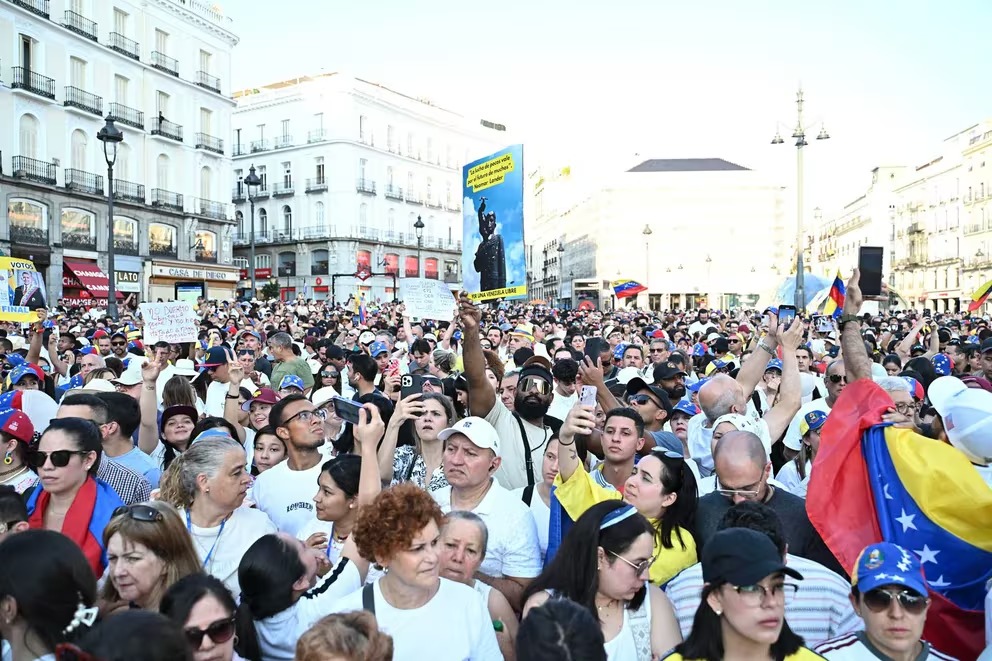 miles-de-venezolanos-se-concentran-en-madrid-contra-supuesto-fraude-de-maduro