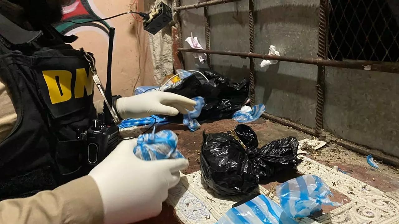 arrestan-tres-personas-e-incautan-mas-de-300-cigarrillos-electronicos-llenos-de-presunta-marihuana-en-la-vega