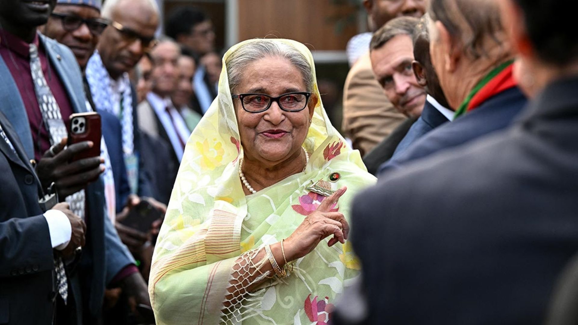 dimite-primera-ministra-bangladeshi-en-medio-de-protestas-masivas-tras-15-anos-de-gobierno
