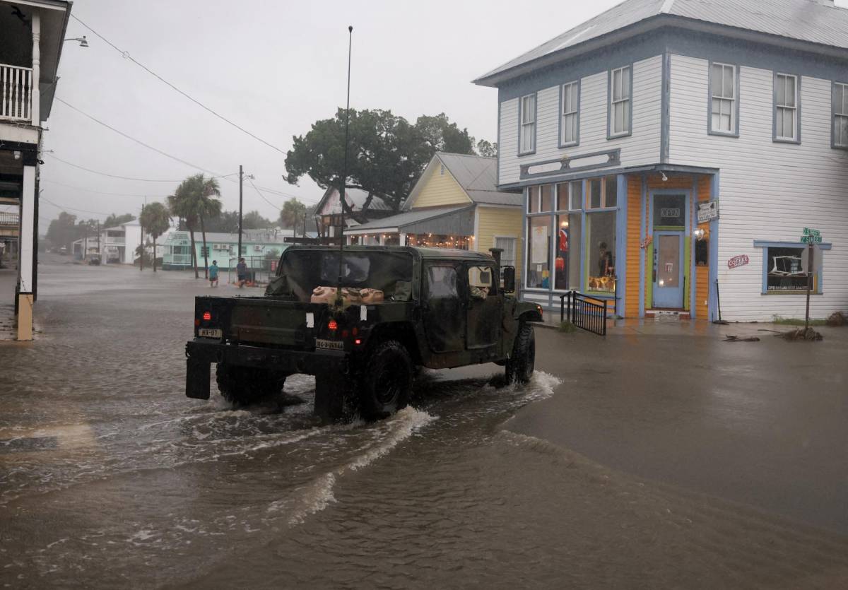 huracan-debby-deja-un-muerto,-apagones-y-retrasos-de-vuelos-en-eeuu.