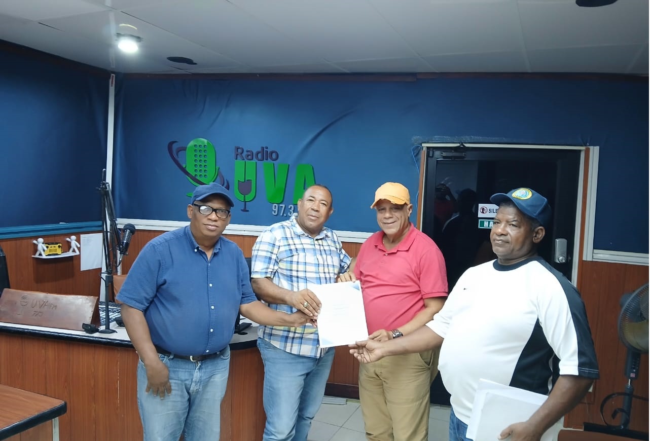 asociacion-de-veteranos-“legionarios-con-dignidad”-reconoce-a-periodista-andres-julio-ricardo