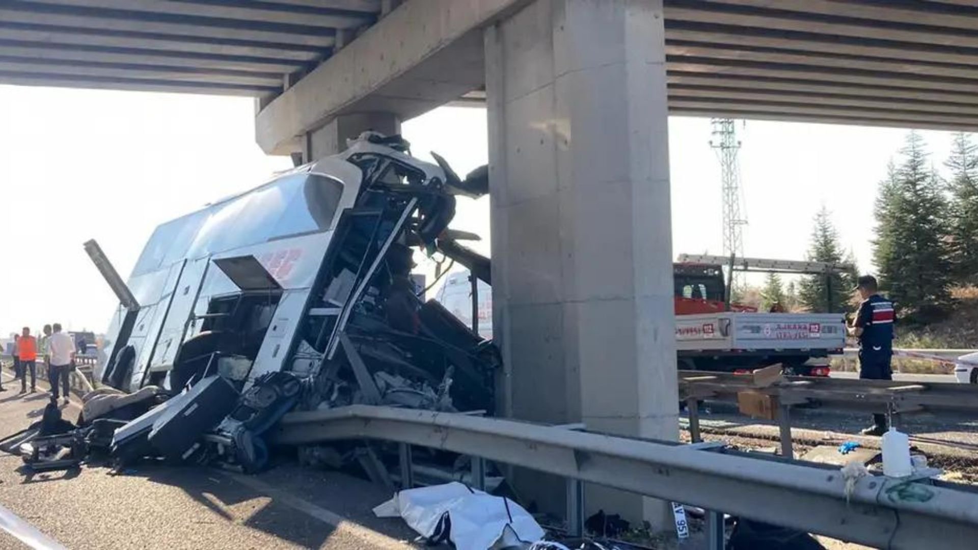 al-menos-nueve-muertos-y-26-heridos-en-un-accidente-de-autobus-en-turquia
