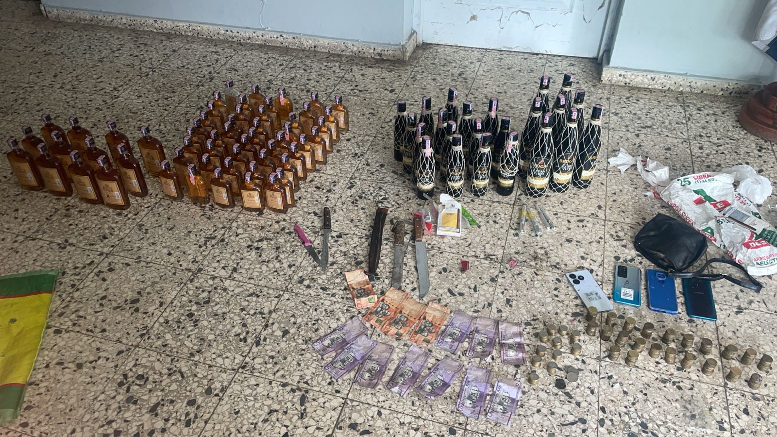 policia-ocupa-tres-armas-de-fuego-y-detiene-antisociales-por-robo-en-sdn
