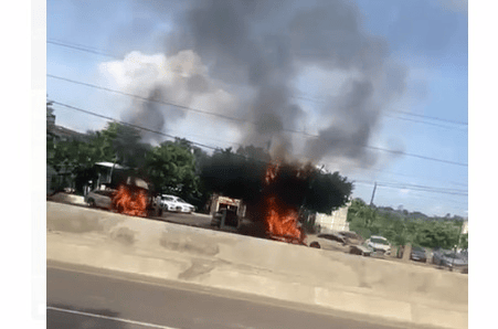 reportan-incendio-tras-camion-tanquero-estrellarse-en-la-autopista-duarte