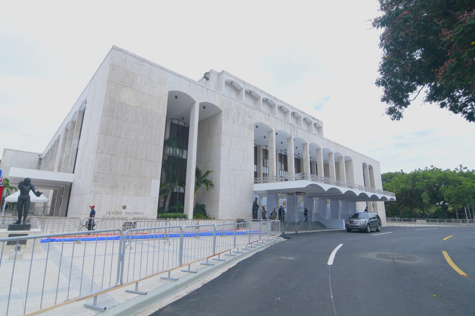 ultiman-detalles-en-teatro-nacional-para-acto-de-juramentacion-de-abinader